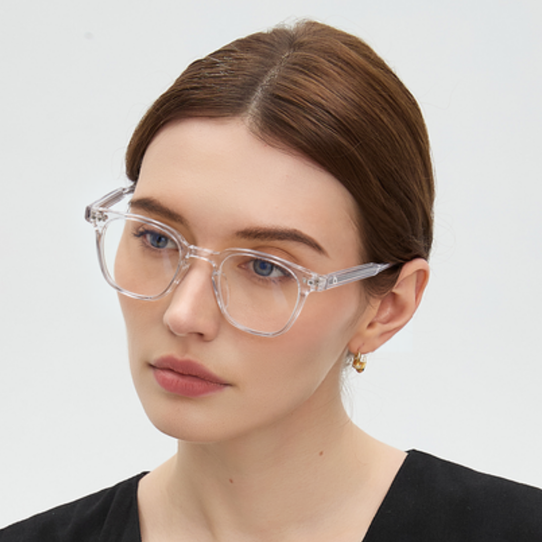 Portrait avec des lunettes Edison Crystal, verres incolores, monture transparente