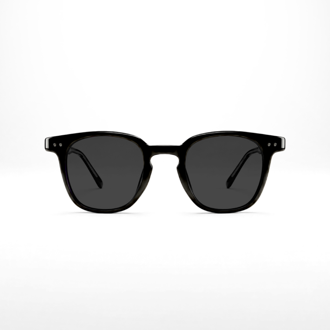 Lunettes de soleil Auguste – verres gris foncé, monture noire, vue de face